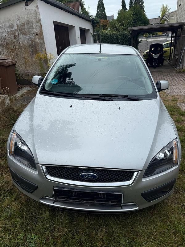 Grau Gebraucht 2005 Ford Focus Kombi | 1.800 € (Fairer Preis) - Bild 1/4