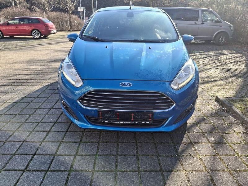 Gebraucht Ford Fiesta Ambiente 65 PS (47 kW) 2013 Blau Kleinwagen