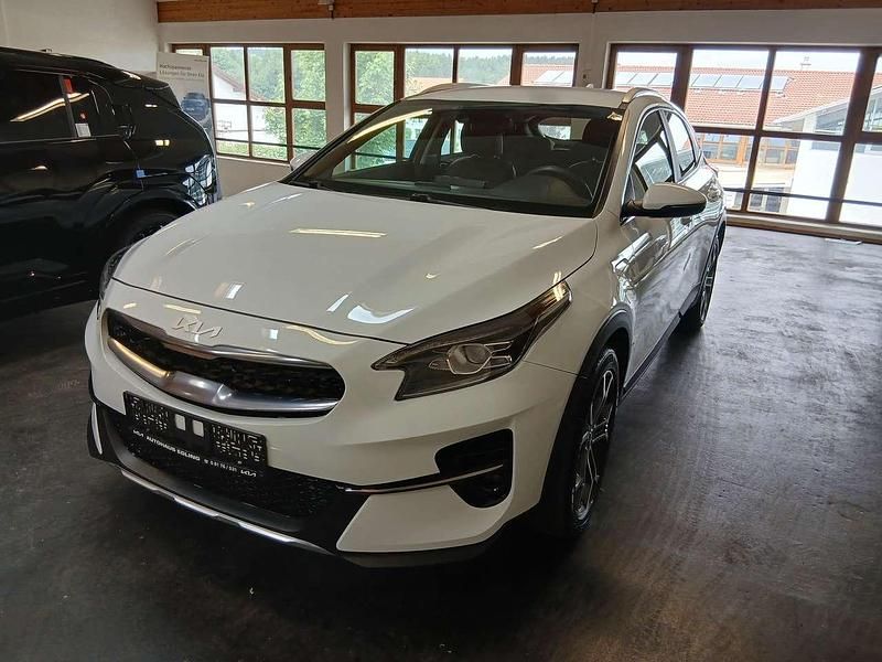 Casa white Gebraucht 2022 Kia XCeed Spirit SUV | 22.390 € (Fairer Preis) - Bild 1/4