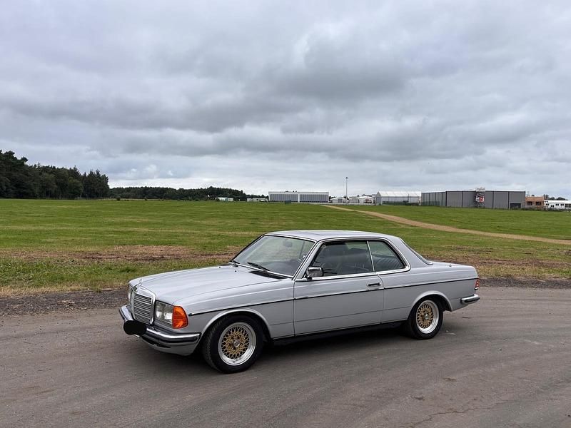 Second-hand Mercedes C280 252 CP (185 kW) 1983 Argintiu Coupe