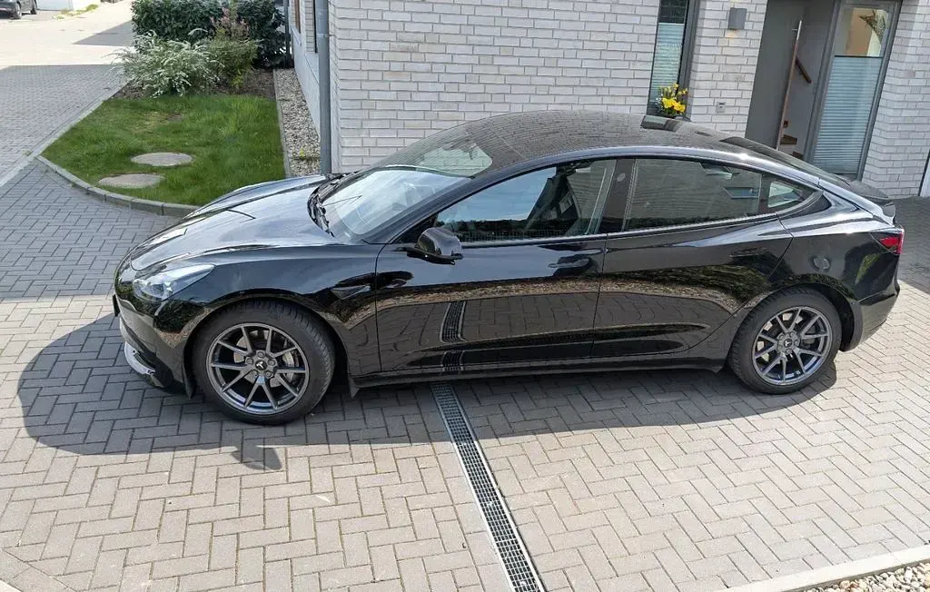 Used Tesla Model 3 RWD 208 kW (283 HP) 2022 Black Sedan