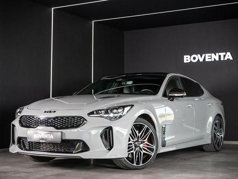 (c4s) ceramicsilber metallic Gebraucht 2021 Kia Stinger Limousine | 38.850 € (Fairer Preis) - Bild 1/4