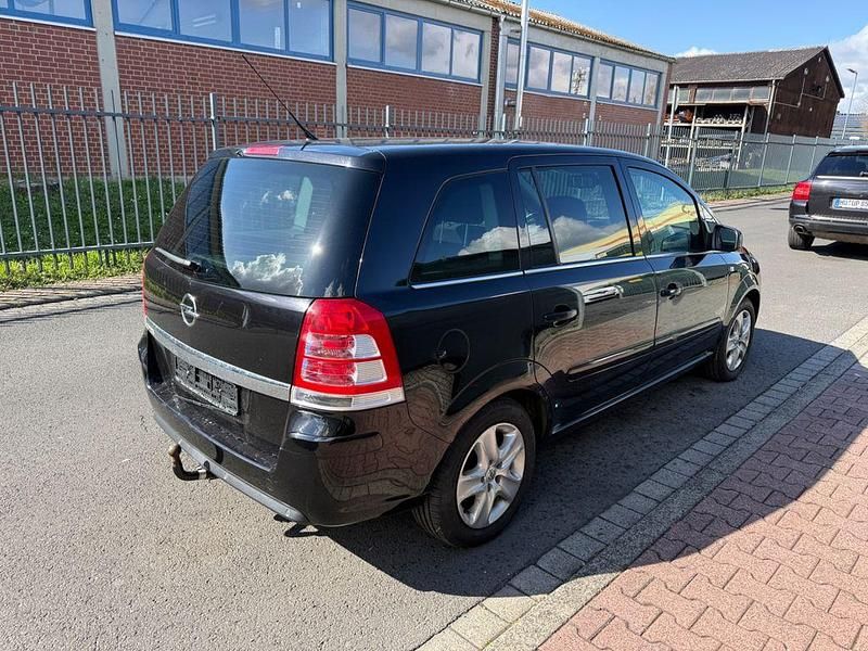 Gebraucht Opel Zafira Design Edition 140 PS (102 kW) 2011 Schwarz Van / Kleinbus