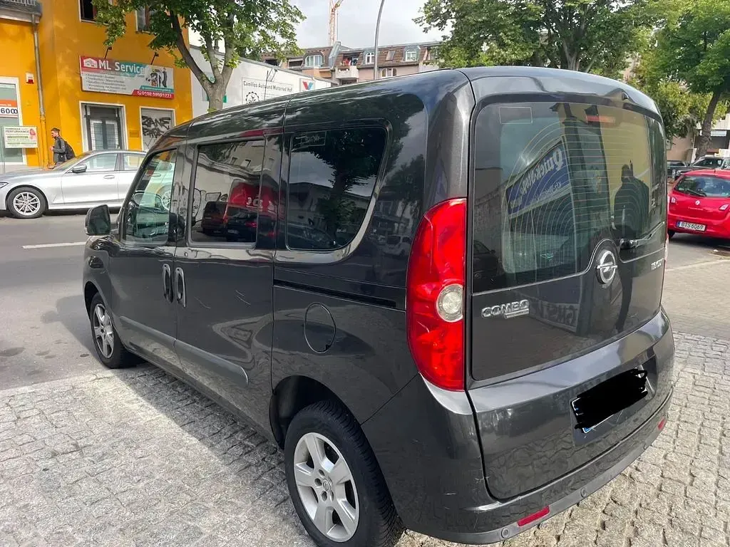 Gebraucht Opel Combo Edition 105 PS (77 kW) 2012 Schwarz Van / Kleinbus