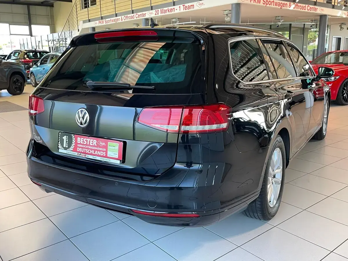 Gebraucht VW Passat Comfortline 150 PS (110 kW) 2019 Deep black perleffekt Kombi