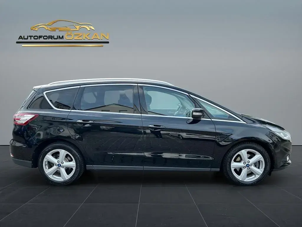Gebraucht Ford S-MAX Titanium 179 PS (131 kW) 2017 Schwarz Van / Kleinbus