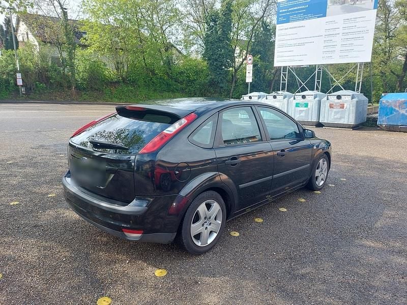Second-hand Ford Focus 101 CP (74 kW) 2007 Negru Hatchback