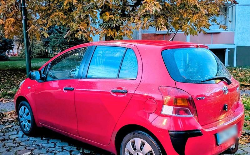 Rot Gebraucht 2009 Toyota Yaris Kleinwagen | 1.900 € (Guter Preis) - Bild 1/4