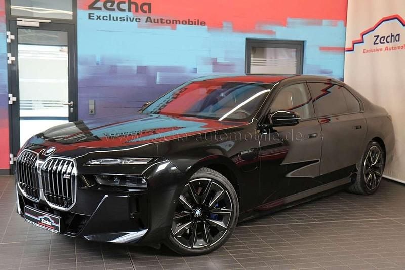 Gebraucht BMW 760 571 PS (419 kW) 2024 Black sapphire (475) Limousine