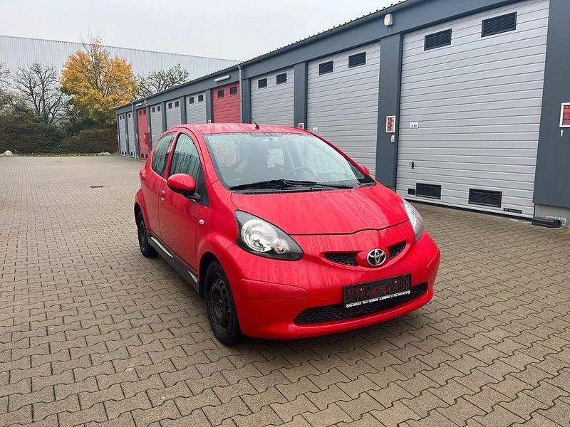 Rot Gebraucht 2006 Toyota Aygo Cool Kleinwagen | 2.699 € (Fairer Preis) - Bild 1/4