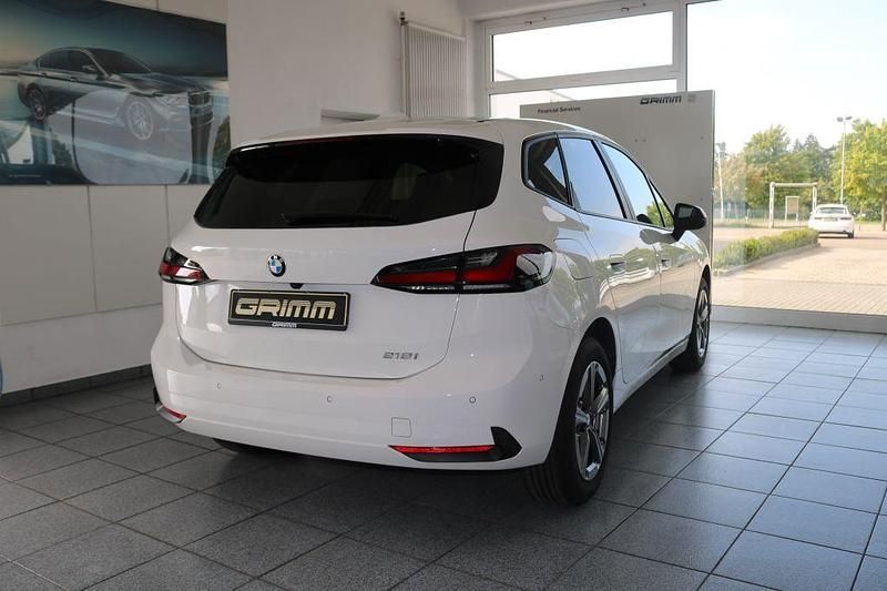 Gebraucht BMW 218 136 PS (100 kW) 2024 Weiß Van / Kleinbus