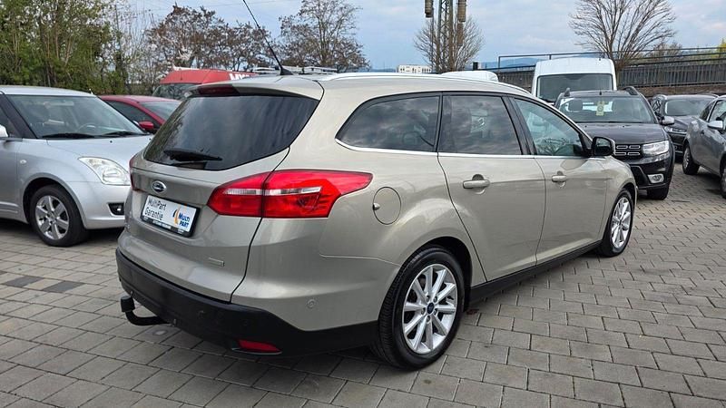 Gebraucht Ford Focus Titanium 125 PS (91 kW) 2015 Silber Kombi