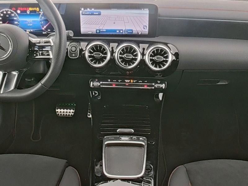 Gebraucht Mercedes CLA250 AMG line 224 PS (164 kW) 2024 Schwarz Limousine