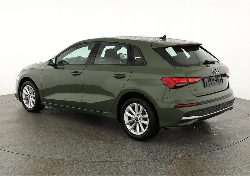Neu Audi A3 Comfort 2026 Distrikt grün metallic