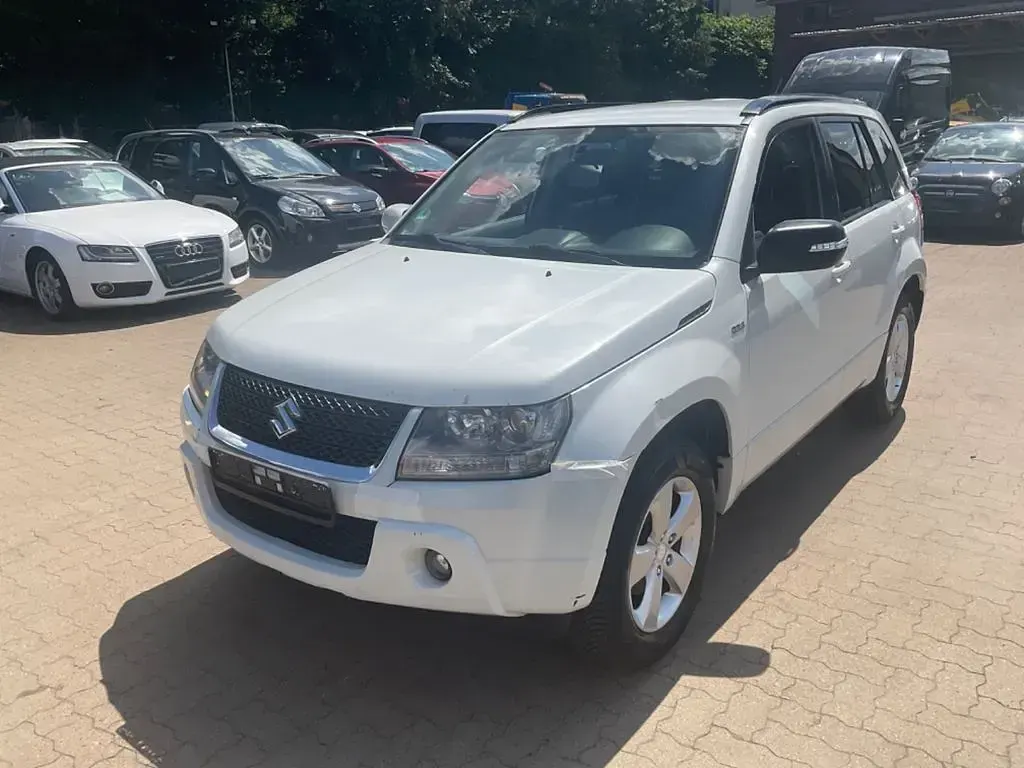 Gebraucht Suzuki Grand Vitara 129 PS (94 kW) 2009 Weiß SUV