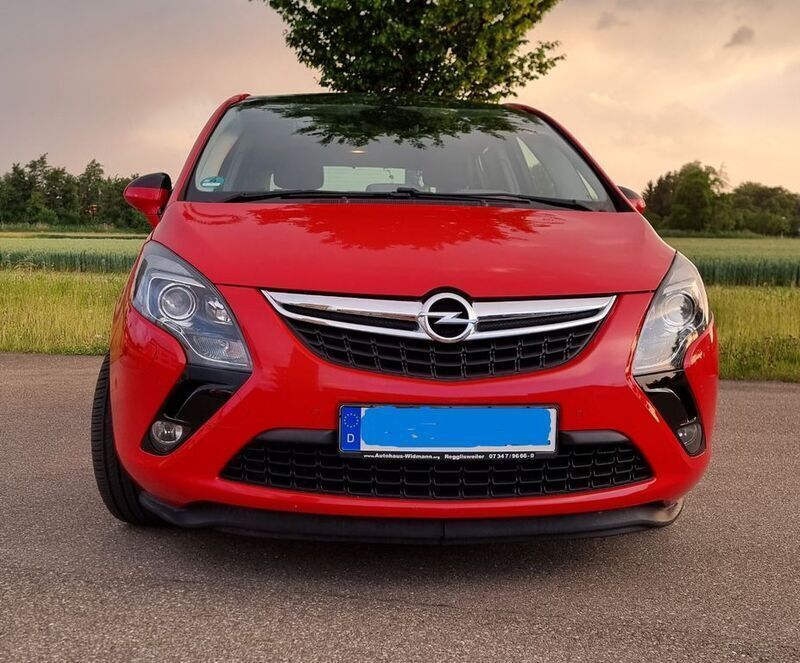 Rot Gebraucht 2013 Opel Zafira Tourer Van / Kleinbus | 10.800 € (Fairer Preis) - Bild 1/4