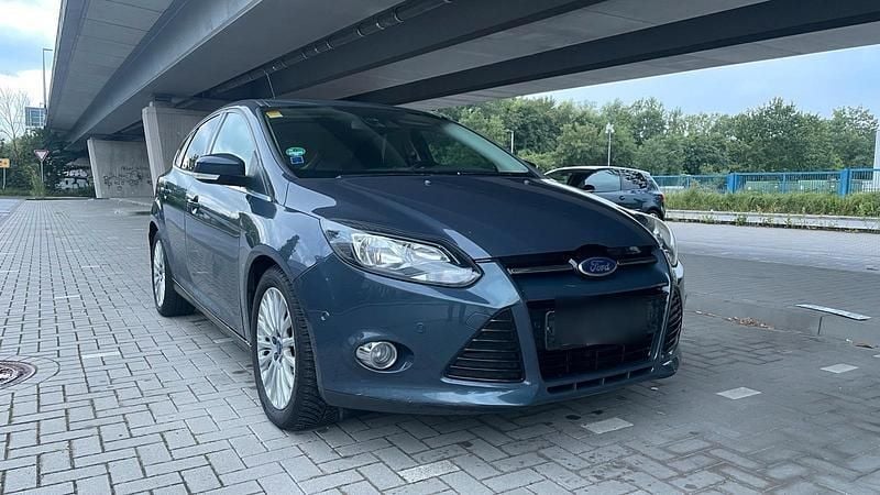 Andere außenfarben Gebraucht 2011 Ford Focus Titanium Limousine | 4.290 € (Superpreis) - Bild 1/4