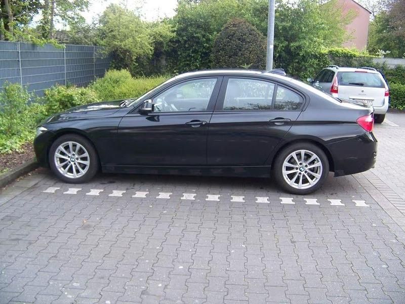 Gebraucht BMW 318 Sport Line 150 PS (110 kW) 2016 Schwarz Limousine