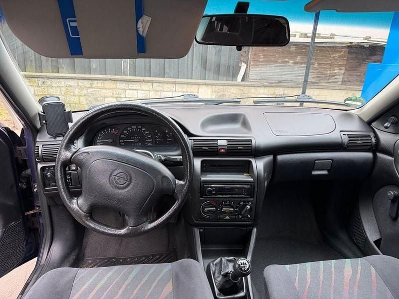 Gebraucht Opel Astra Style 75 PS (55 kW) 1997 Blau Limousine
