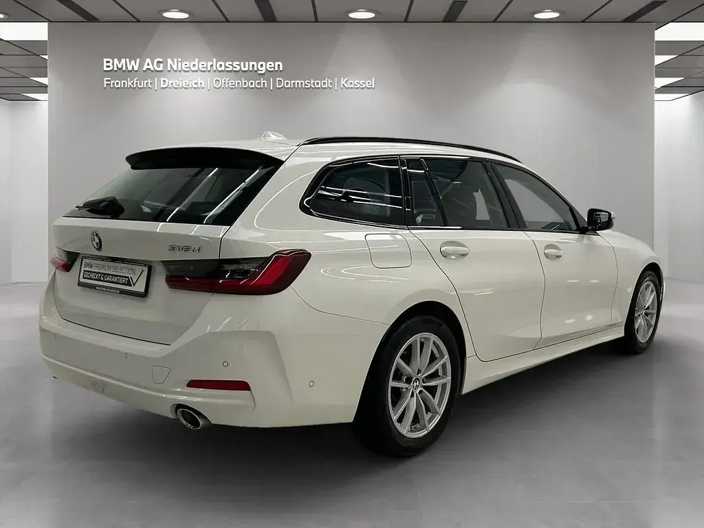 Gebraucht BMW 318 150 PS (110 kW) 2024 Weiß Limousine