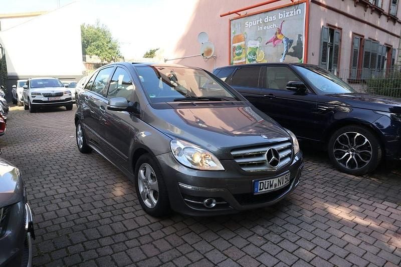 Mountaingrau met. Gebraucht 2008 Mercedes B200 Van / Kleinbus | 3.990 € (Superpreis) - Bild 1/4
