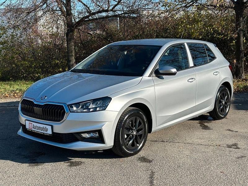 Silber Neu 2025 Skoda 105 Limousine | 18.088 € - Bild 1/4