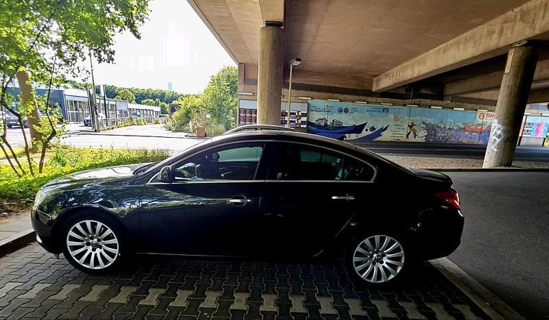 Gebraucht Opel Insignia 160 PS (117 kW) 2011 Schwarz Limousine