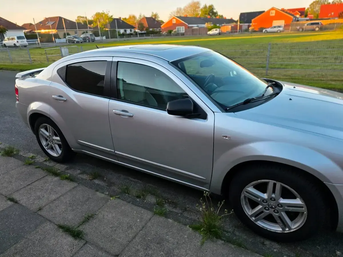 Gebraucht Dodge Avenger 175 PS (128 kW) 2008 Silber Limousine