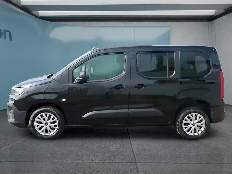 Neu Fiat Doblò 131 PS (96 kW) 2026 Schwarz Van / Kleinbus