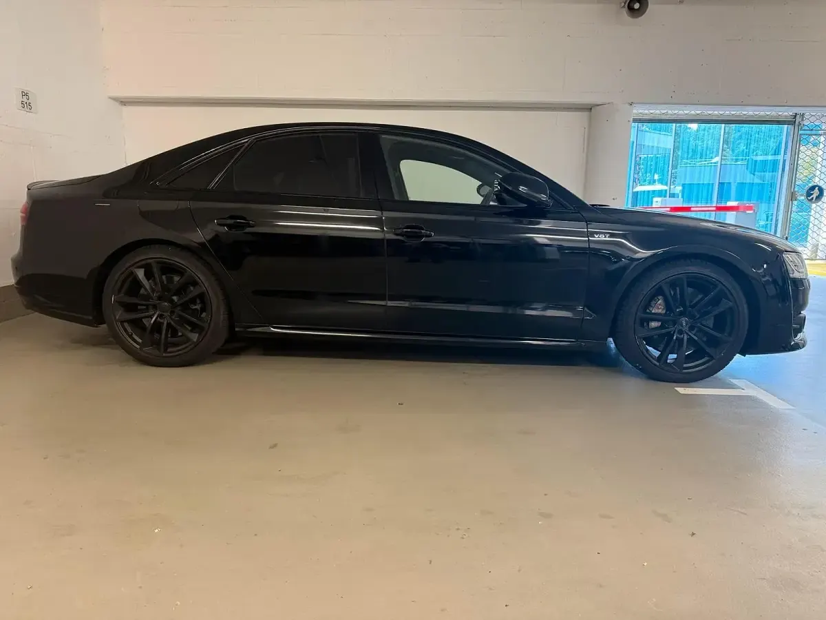 Gebraucht Audi S8 plus Comfort 605 PS (444 kW) 2017 Schwarz Limousine