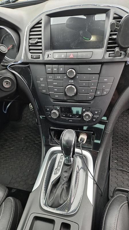 Gebraucht Opel Insignia Sport 160 PS (117 kW) 2011 Weiß Limousine