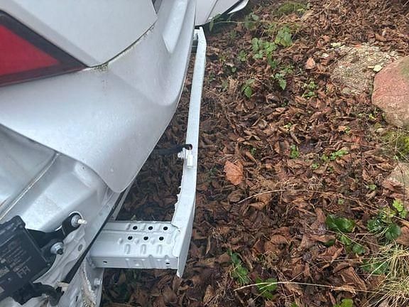 Gebraucht Toyota C-HR Basis 184 PS (135 kW) 2023 Platinumweiß perleffekt/ dach schwarz SUV