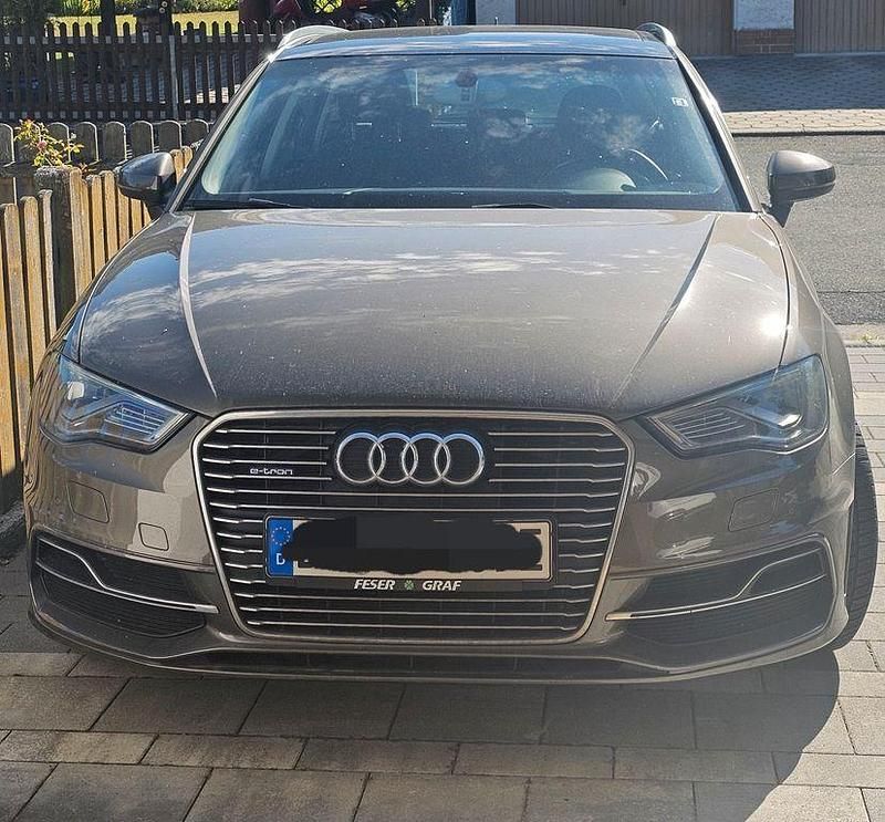Braun Gebraucht 2014 Audi A3 e-tron S-Line Kleinwagen | 16.400 € (Teuer) - Bild 1/4
