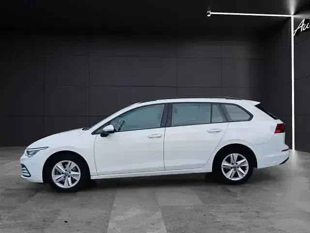 Gebraucht VW Golf VIII Life 116 PS (85 kW) 2021 Pure white Kombi