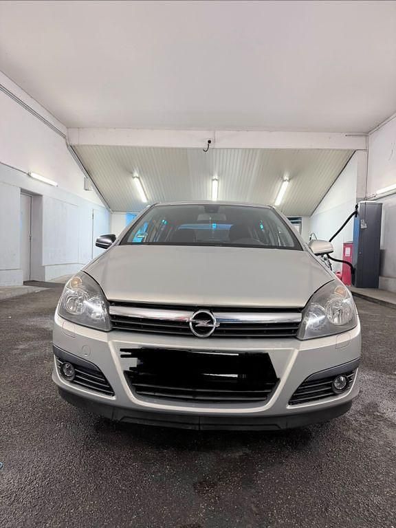 Gebraucht Opel Astra 105 PS (77 kW) 2006 Silber Limousine