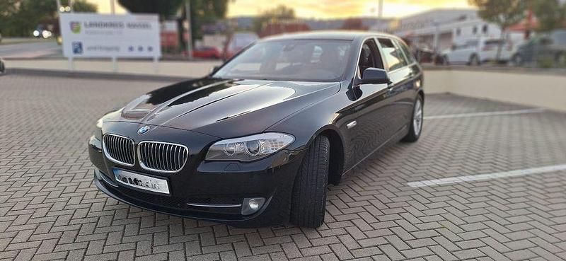 Schwarz Gebraucht 2012 BMW 525 Limousine | 11.999 € (Guter Preis) - Bild 1/4