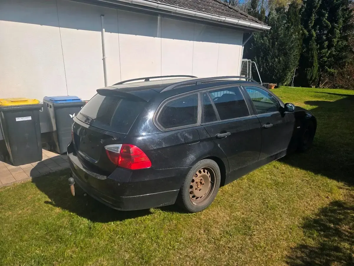 Gebraucht BMW 318 129 PS (94 kW) 2006 Schwarz Kombi