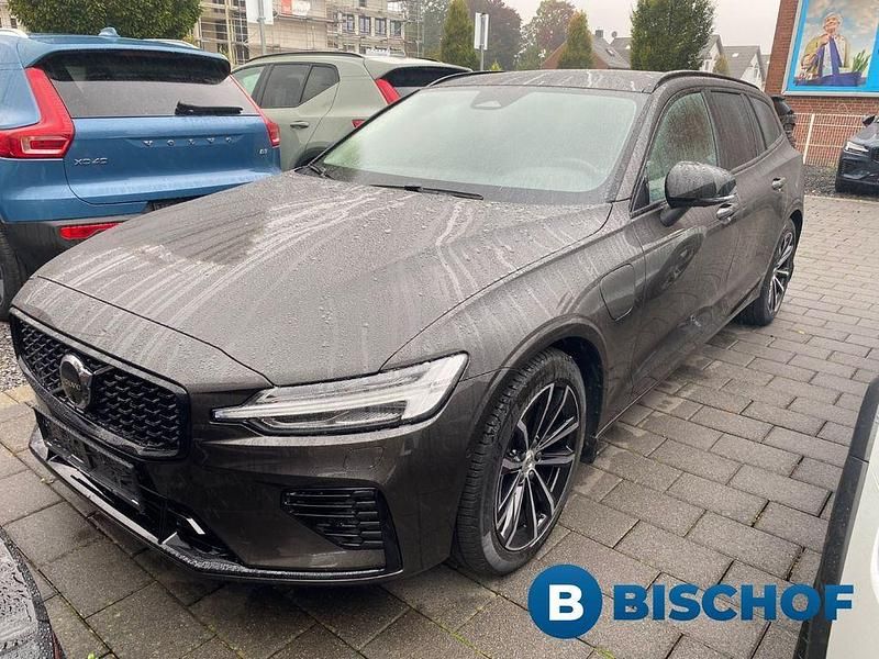 Grau Gebraucht 2025 Volvo V60 Plus Kombi | 41.690 € (Guter Preis) - Bild 1/4