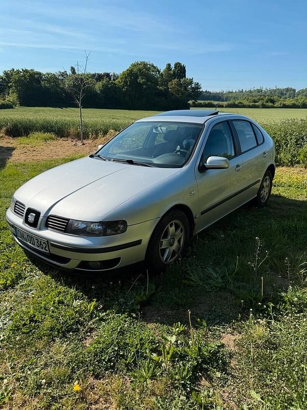 Silber Gebraucht 2001 Seat Leon Limousine | 1.099 € (Fairer Preis) - Bild 1/4