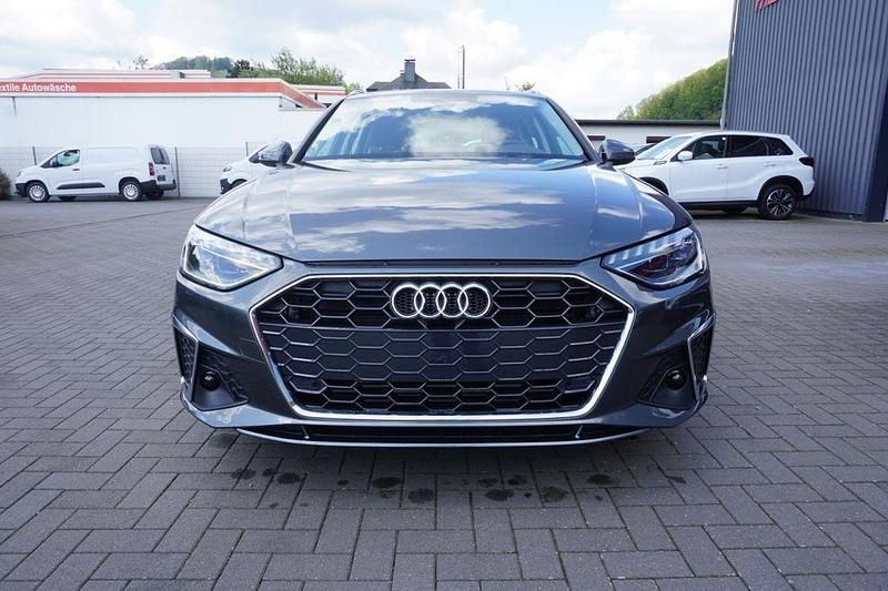 Gebraucht Audi A4 S-Line 204 PS (150 kW) 2023 Daytonagrau perleffekt Kombi