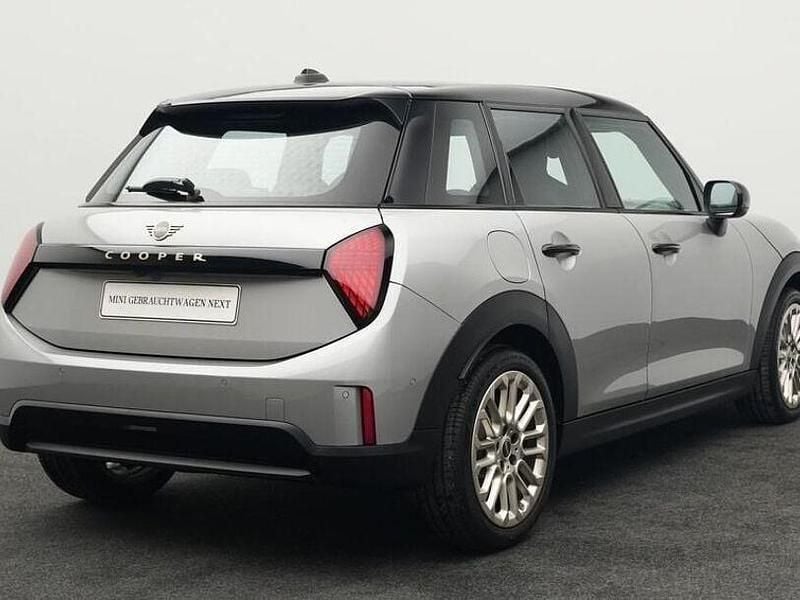 Gebraucht Mini Cooper Favoured 156 PS (114 kW) 2024 Silber Kleinwagen