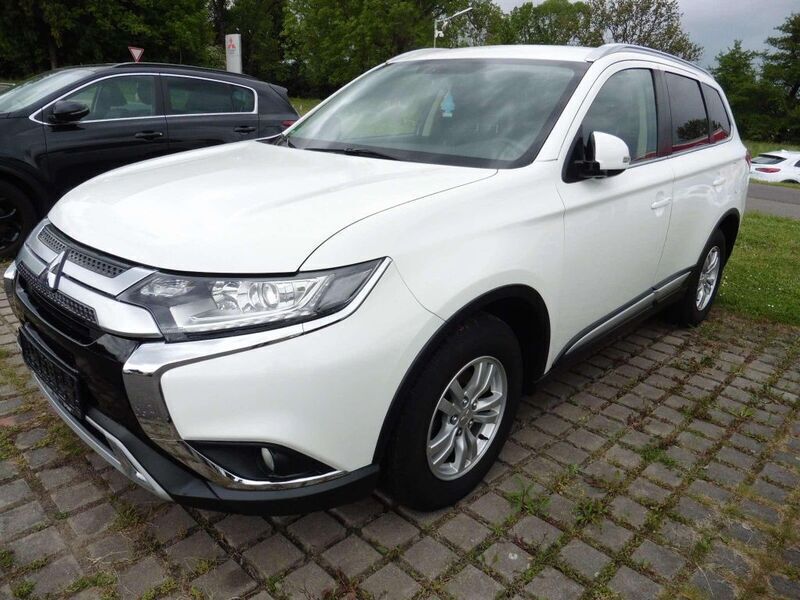 Anden weiß Gebraucht 2020 Mitsubishi Outlander Active SUV | 16.900 € (Superpreis) - Bild 1/4