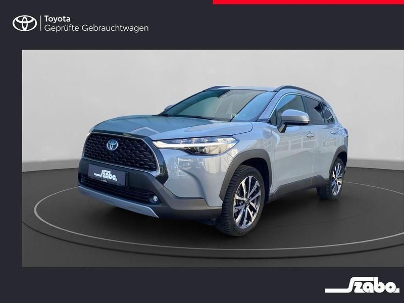 Manhattangrau metallic Gebraucht 2023 Toyota Corolla Cross Team SUV | 34.550 € (Fairer Preis) - Bild 1/4