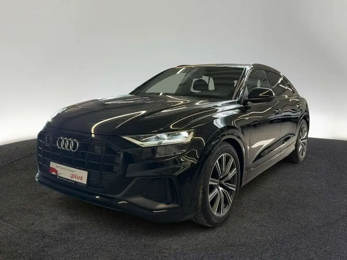 Gebraucht Audi Q8 Ambiente 286 PS (210 kW) 2023 Mythosschwarz metallic SUV