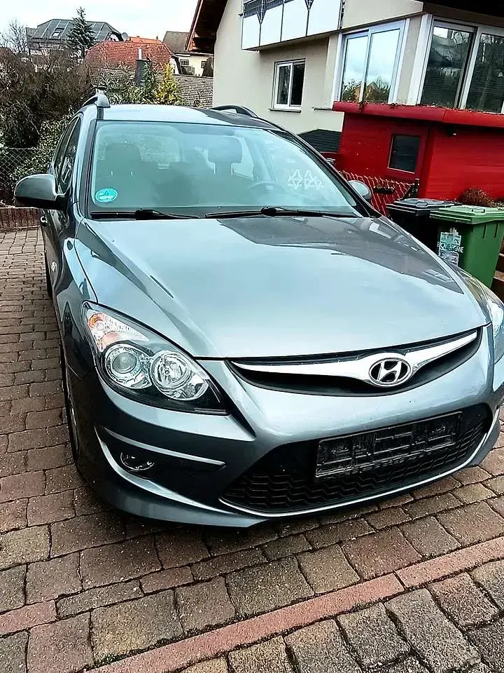 Gebraucht Hyundai i30 Classic 109 PS (80 kW) 2012 Silber Kombi