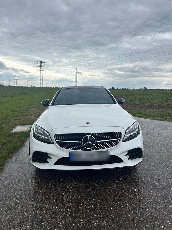 Weiß Gebraucht 2021 Mercedes C300 Limousine | 32.000 € (Superpreis) - Bild 1/4