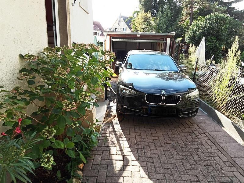 Schwarz Gebraucht 2012 BMW 116 Sport Line Kleinwagen | 9.750 € (Fairer Preis) - Bild 1/4