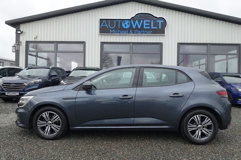 Grau Gebraucht 2023 Renault Mégane IV Limousine | 17.990 € (Guter Preis) - Bild 1/4