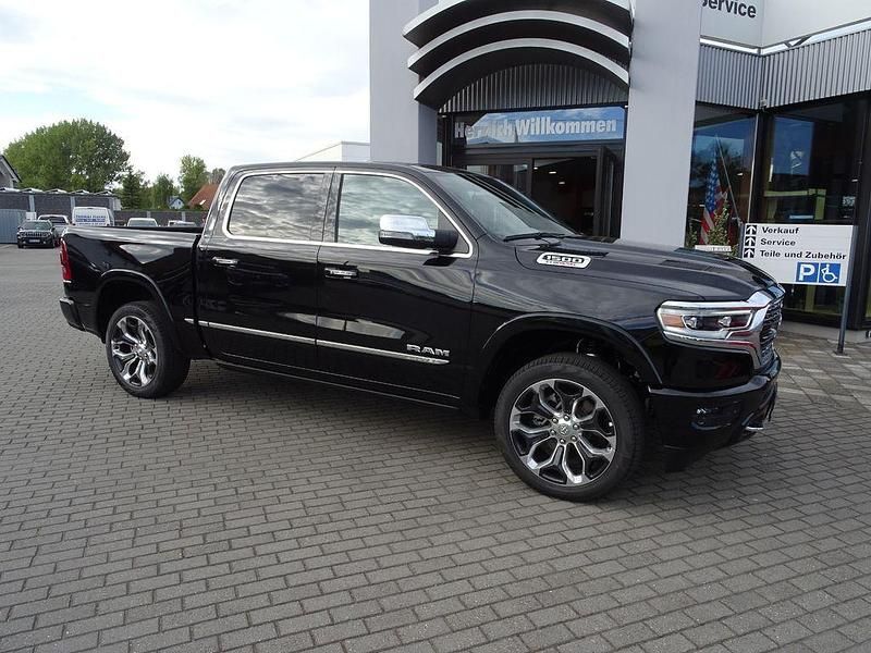 Gebraucht Dodge Ram Limited 264 PS (194 kW) 2024 Diamond black (metallic) Abholung