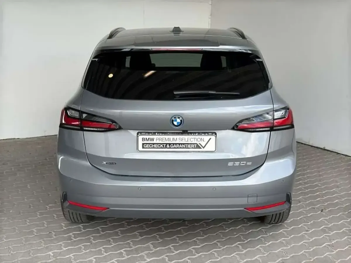 Gebraucht BMW 230e Active Tourer 326 PS (239 kW) 2025 Grau Van / Kleinbus